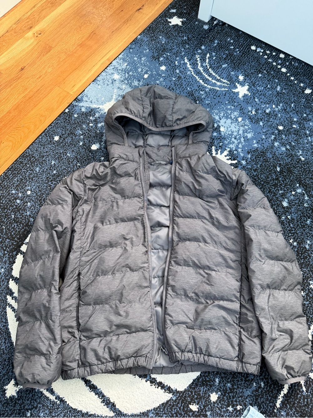 Uniqlo Men's Hooded Puffer Jacket in Gray